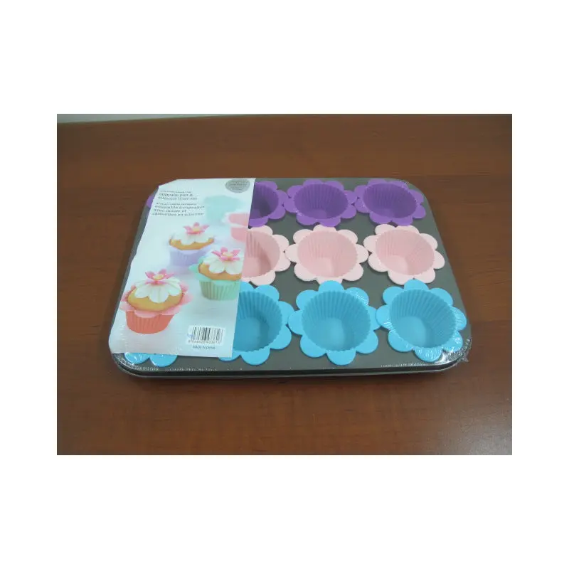 12 Serves Muffin Pan with Flower Silicone Cups